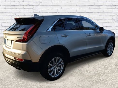 Certified 2021 Cadillac XT4 Luxury w/ Cold Weather Package image 3