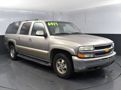 Used 2000 Chevrolet Suburban LT w/ LT Preferred Equipment Group AWD/4WD image 2