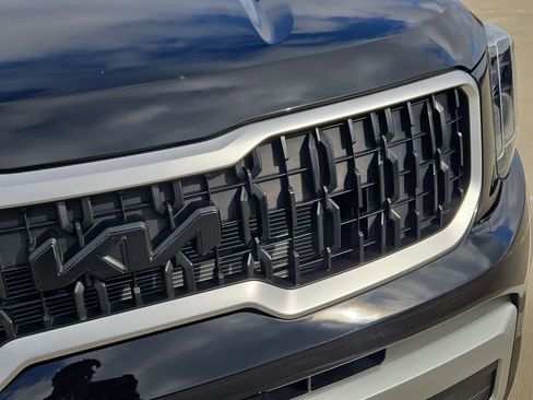 Certified 2025 Kia Telluride EX w/ EX Captain's Chair Package image 10
