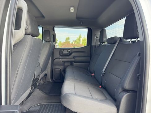 Used 2020 Chevrolet Silverado 1500 Custom w/ Custom Value Package image 17