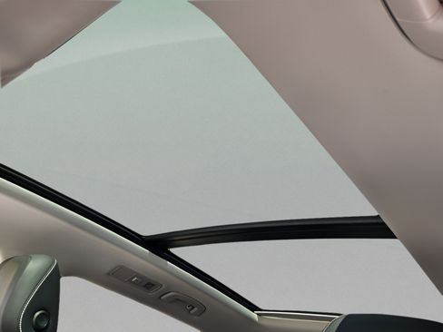 Used 2023 Volkswagen Tiguan SE w/ Panoramic Sunroof Package FWD image 15