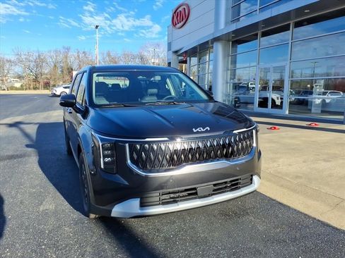 New 2026 Kia Carnival FWD image 3