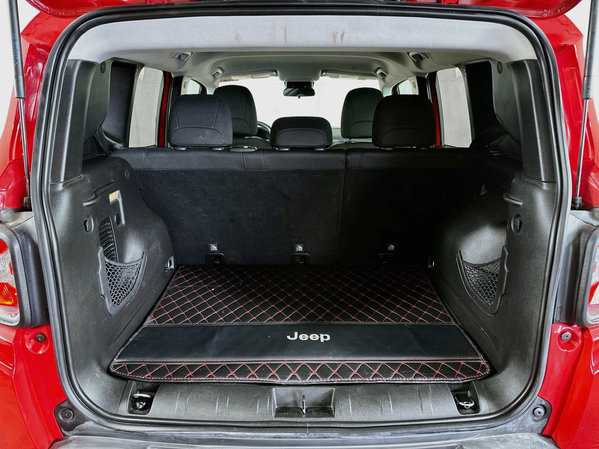 Used 2020 Jeep Renegade Latitude w/ Cold Weather Group AWD/4WD image 23