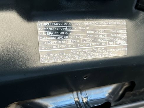 Used 2024 Nissan Pathfinder SL w/ SL Premium Package FWD image 32