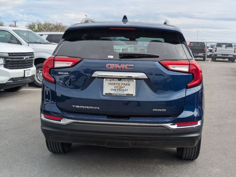 Used 2022 GMC Terrain SLT image 4