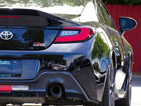 Used 2023 Toyota GR86 Premium RWD image 11