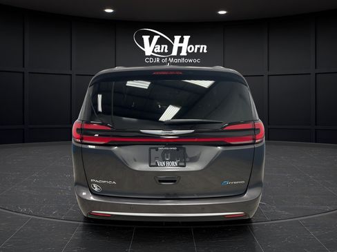 Used 2023 Chrysler Pacifica Pinnacle FWD image 6
