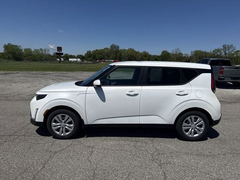 Used 2024 Kia Soul LX FWD image 5