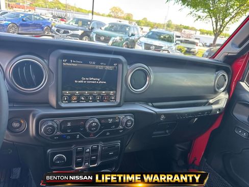 Used 2023 Jeep Wrangler Unlimited Rubicon 4xe AWD/4WD image 17
