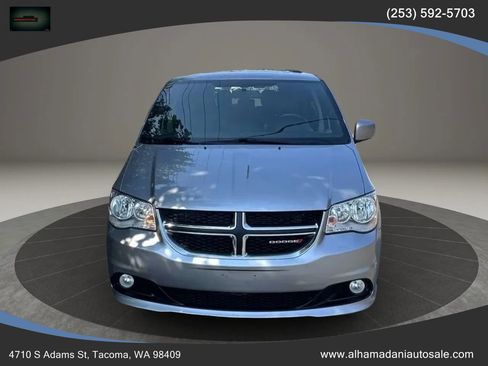 Used 2018 Dodge Grand Caravan SXT image 2