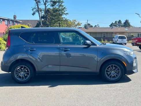 Used 2022 Kia Soul LX FWD image 8