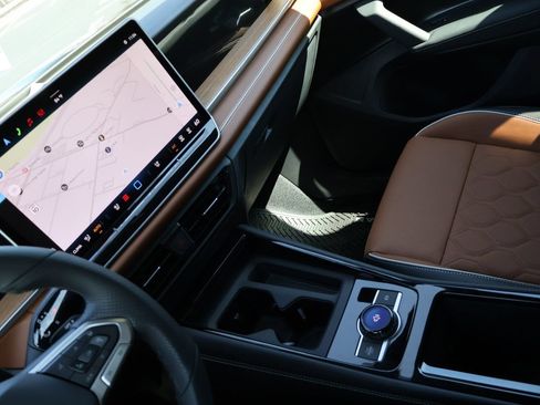 New 2026 Volkswagen Tiguan SEL R-Line AWD/4WD image 19
