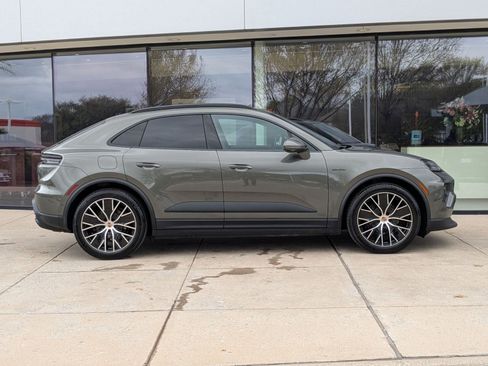 New 2026 Porsche Macan 4 Electric AWD/4WD image 8