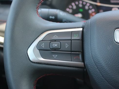 Used 2025 Jeep Compass Trailhawk AWD/4WD image 34