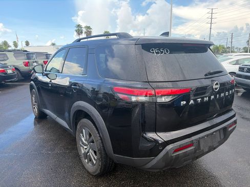 Used 2025 Nissan Pathfinder SV FWD image 5