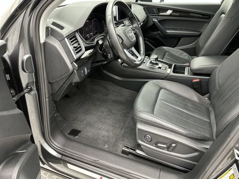 Used 2020 Audi Q5 e Premium Plus w/ Premium Plus Package AWD/4WD image 11