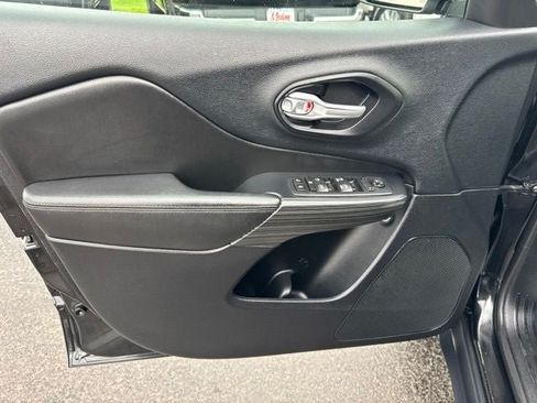 Used 2016 Jeep Cherokee Limited AWD/4WD image 8