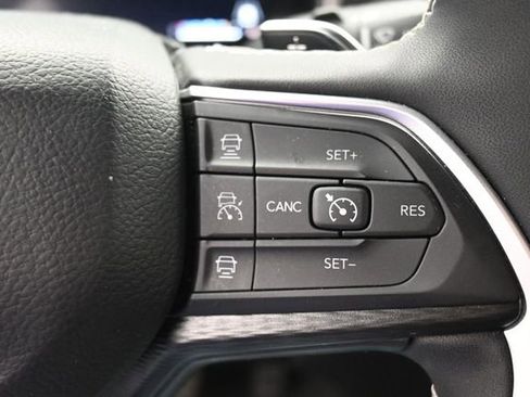 Used 2025 Jeep Grand Cherokee Altitude AWD/4WD image 27