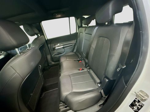 Used 2025 Mercedes-Benz GLB 250 4MATIC image 29