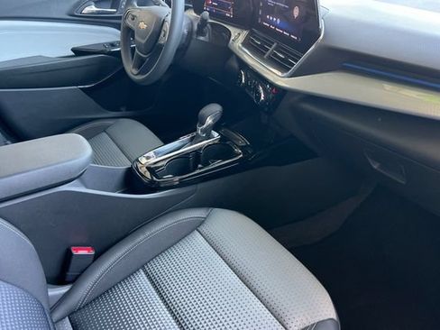 Used 2026 Chevrolet Trax LT FWD image 19