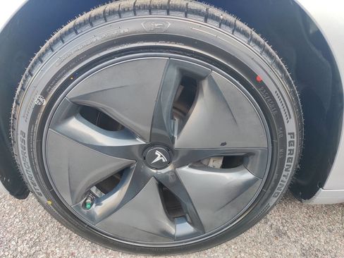 Used 2018 Tesla Model 3 Long Range image 18