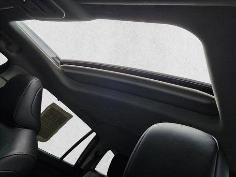 Used 2022 Toyota Highlander XLE image 16