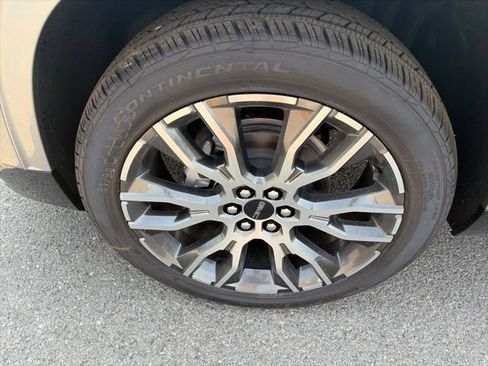 New 2026 GMC Acadia Denali Ultimate w/ LPO, Floor Liner Package AWD/4WD image 10
