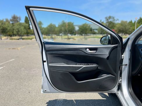 Used 2018 Hyundai Accent SE FWD image 9
