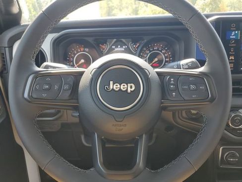 New 2025 Jeep Gladiator Sport image 22