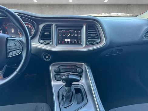 Used 2022 Dodge Challenger SXT image 3