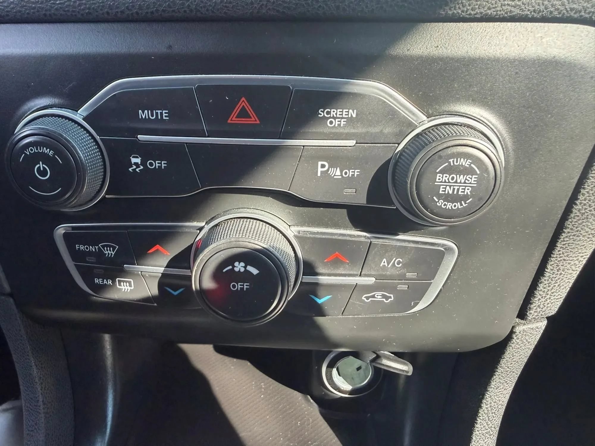 Used 2021 Dodge Charger SXT w/ Leather Interior Group RWD image 19