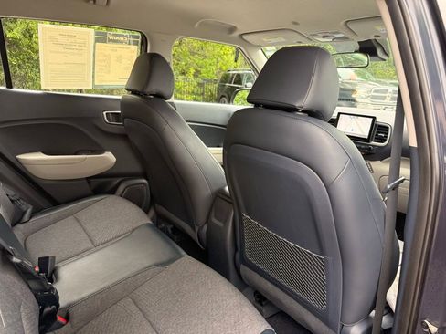 Used 2023 Hyundai Venue Limited w/ Cargo Package FWD image 35