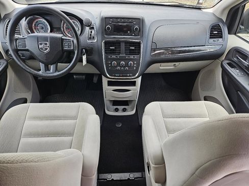 Used 2017 Dodge Grand Caravan SE FWD image 32