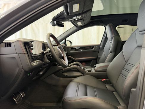 New 2026 Porsche Cayenne GTS image 5