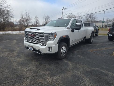 Used 2023 GMC Sierra 3500 Denali w/ Denali Ultimate Package image 2
