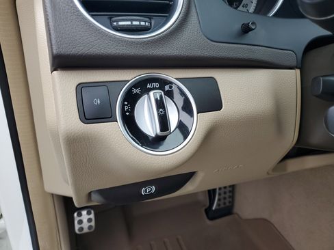 Used 2015 Mercedes-Benz C 250 C 250 image 17