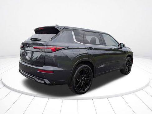 New 2026 Mitsubishi Outlander LE FWD image 3