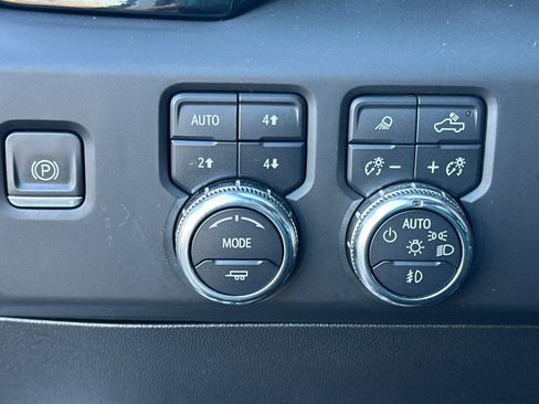 Used 2024 GMC Sierra 3500 Denali w/ Denali Reserve Package image 39