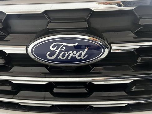 Used 2025 Ford Explorer Active w/ Active Comfort Package image 7