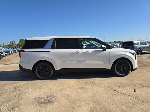 New 2026 Kia Carnival image 9