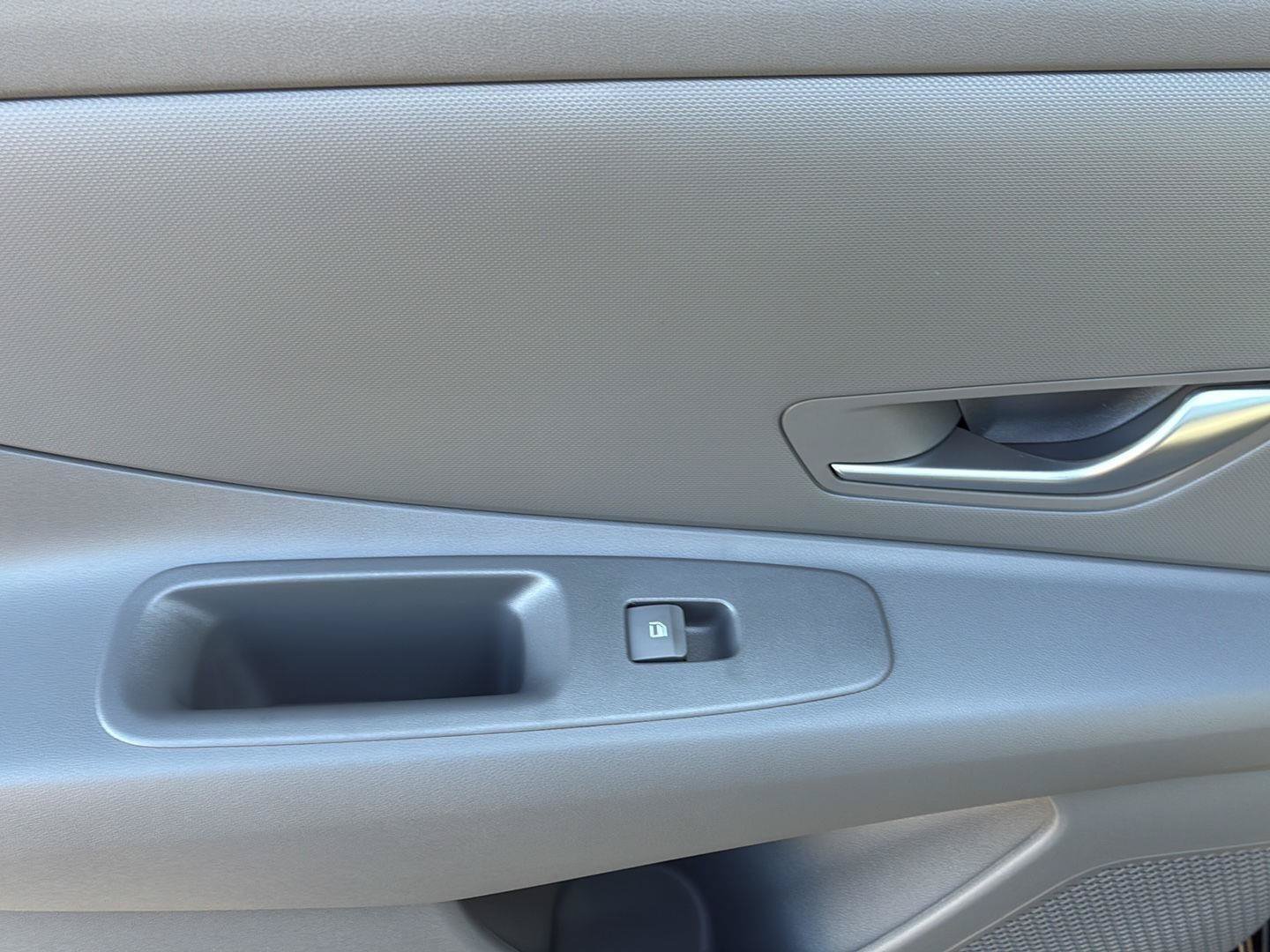 Used 2026 Hyundai Elantra SE FWD image 22