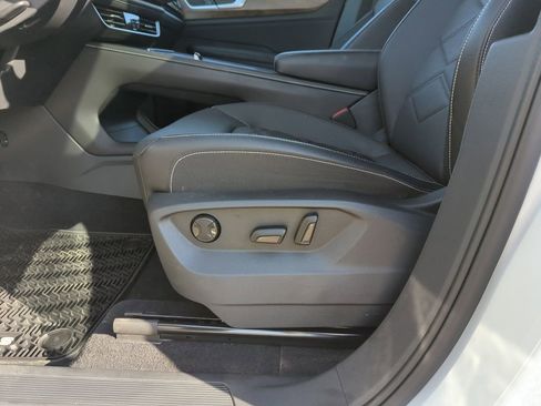 Certified 2025 Volkswagen Atlas SE image 13