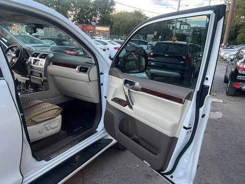 Used 2010 Lexus GX 460 image 18