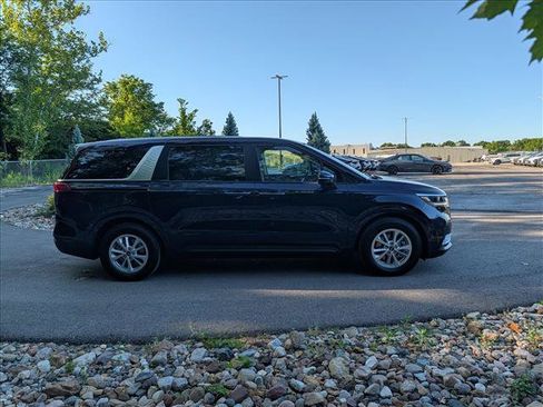 Used 2024 Kia Carnival LX FWD image 6