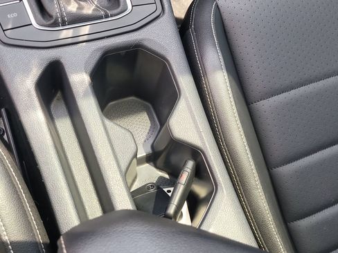 Used 2022 Volkswagen Jetta SE w/ Panoramic Sunroof Package FWD image 25