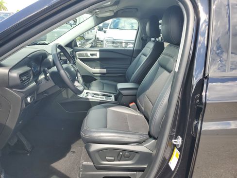 Used 2023 Ford Explorer XLT image 11