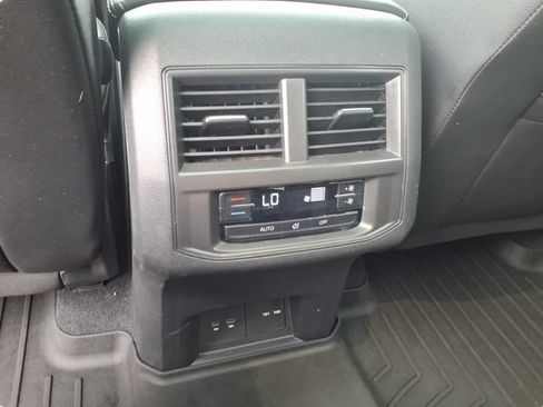 Used 2023 Volkswagen Atlas SEL AWD/4WD image 17