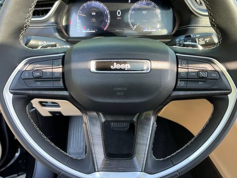 Used 2024 Jeep Grand Cherokee Limited w/ Black Appearance Package AWD/4WD image 14