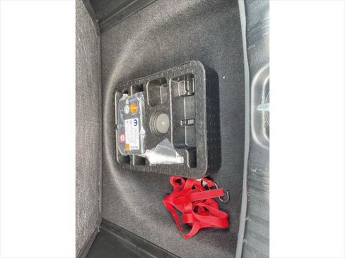 Certified 2025 Jeep Compass Latitude image 33