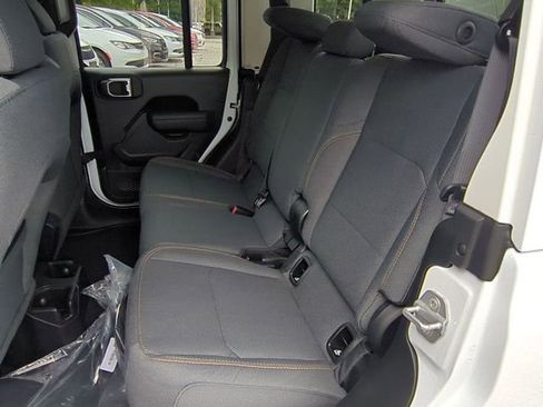 New 2025 Jeep Gladiator Sport image 28